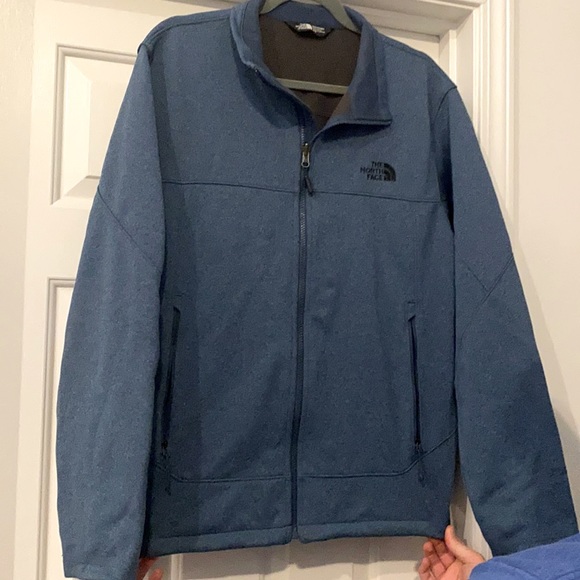 Like new North Face Jacket - Picture 2 of 6